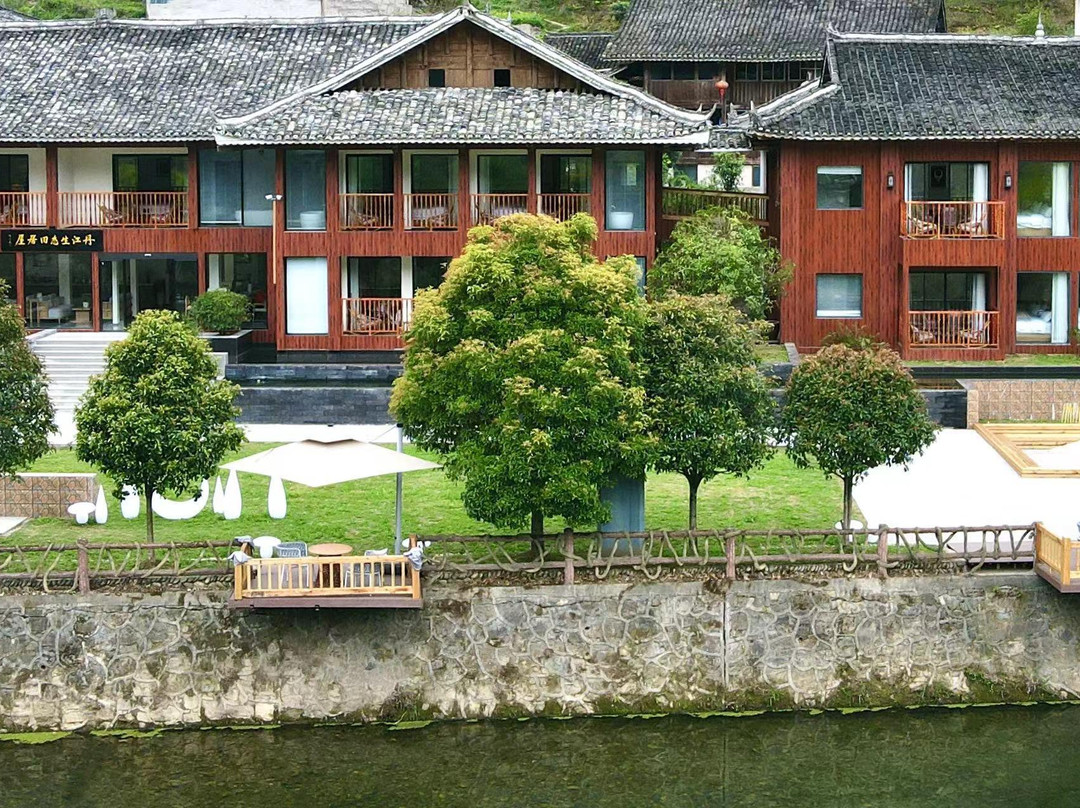 卜拉·丹江田居(小丹江苗寨店)