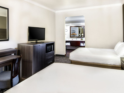 洛杉矶科默斯地区Travelodge by Wyndham酒店