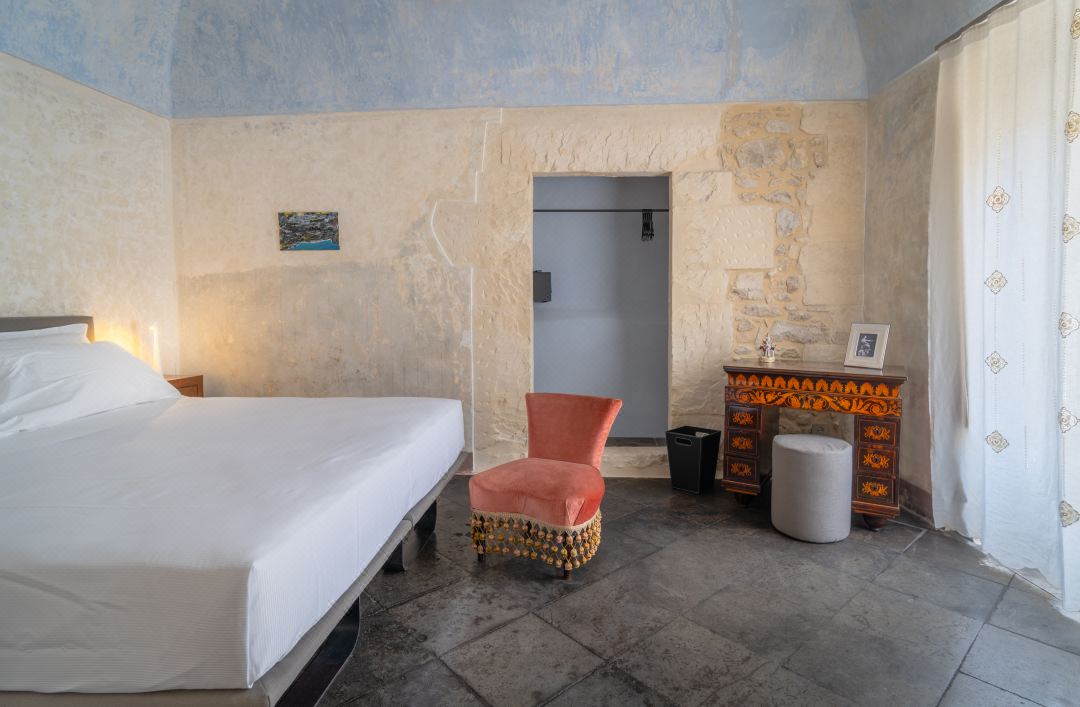 P43 Sicilian Suites