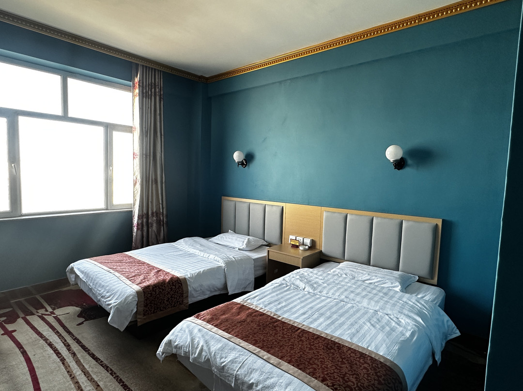 托里鸿都大酒店