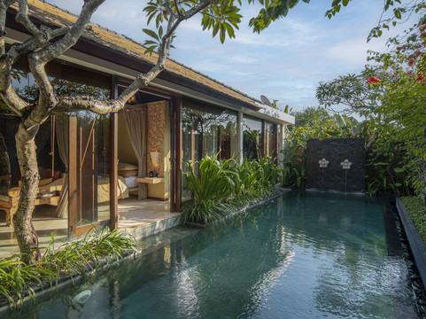 Gianyar Regency酒店住宿-皇家普尔纳玛艺术套房别墅酒店