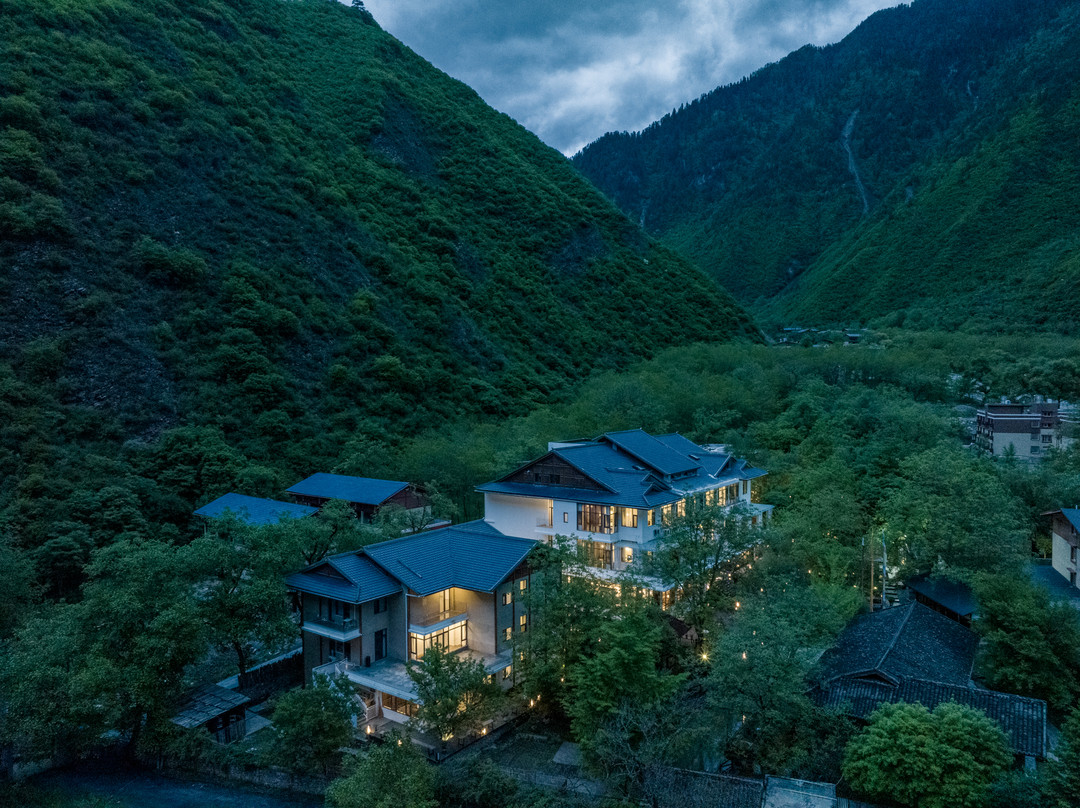 九寨沟林水间轻奢美宿