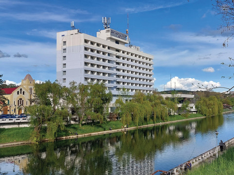 奥拉迪亚寰宇酒店