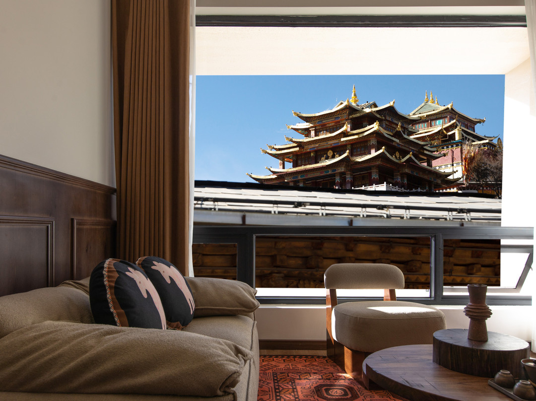 逸馨·月下尘世HYGGE|空间艺术酒店（独克宗古城大佛寺转经筒店）