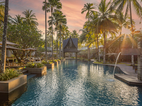 普吉双棕櫚树苏林海滩酒店