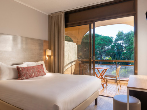 卢贝新城酒店住宿-Hotel Bahia, Villeneuve Loubet