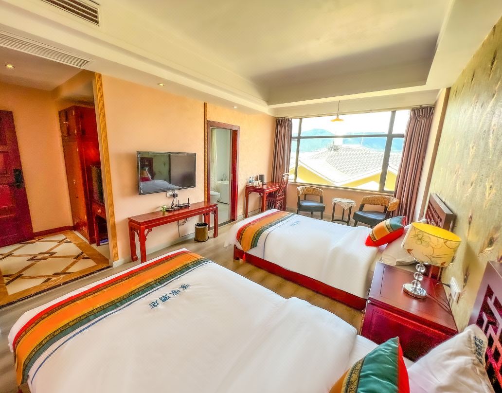 Tengchong Peipei Hotel