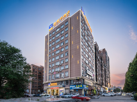 雅斯特酒店(监利金源建材大市场店)