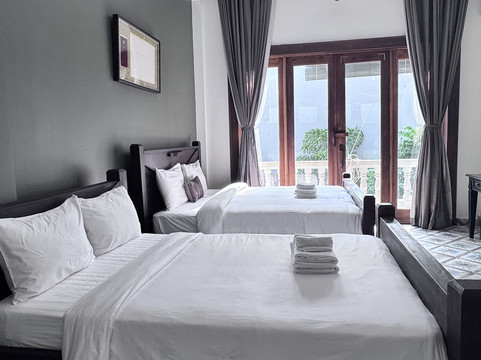 The J Break Boutique