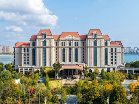 青岛融创施柏阁酒店主图