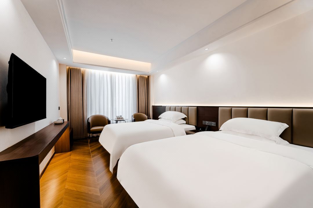 Longchuan Yibao Hotel
