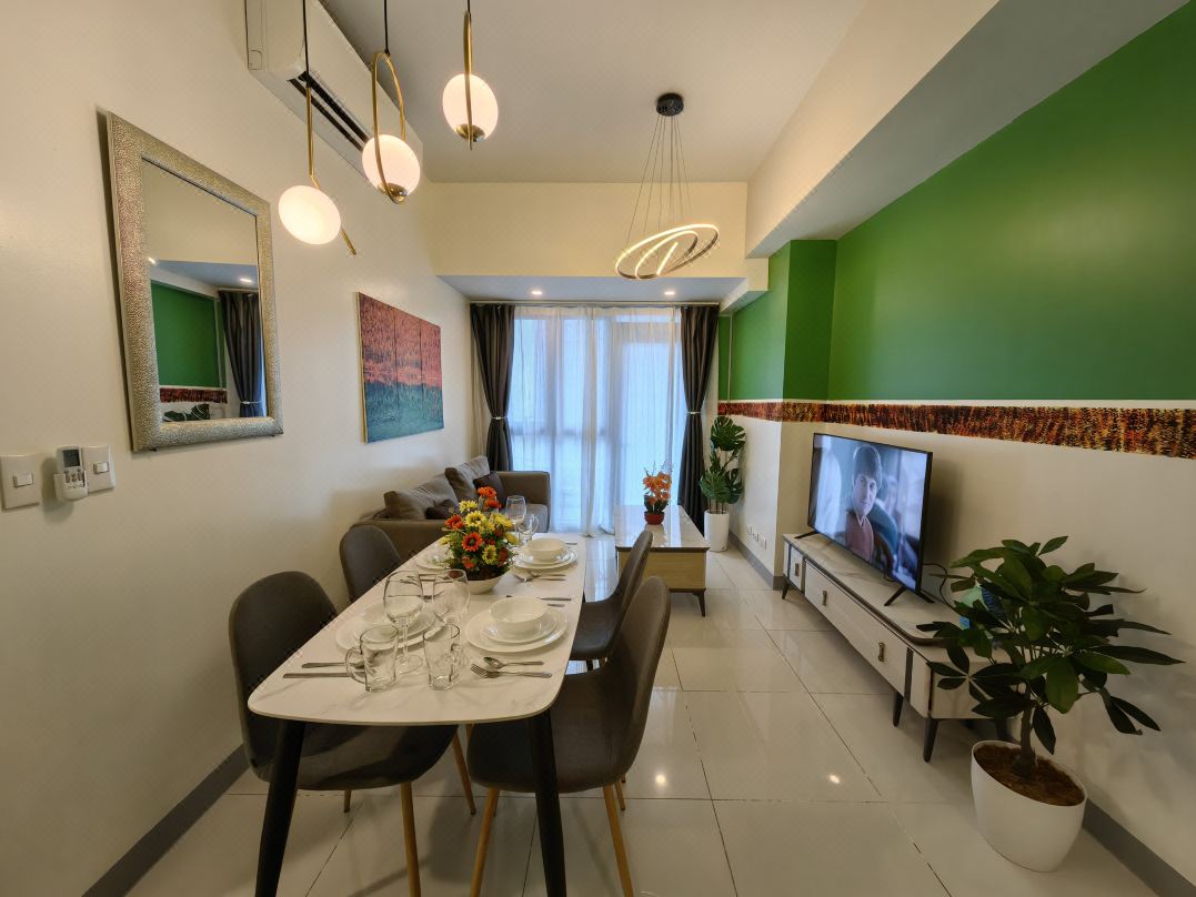 2BR Uptown BGC-22Floor view and near Mitsukoshi, Uptown Mall, and Restaurants