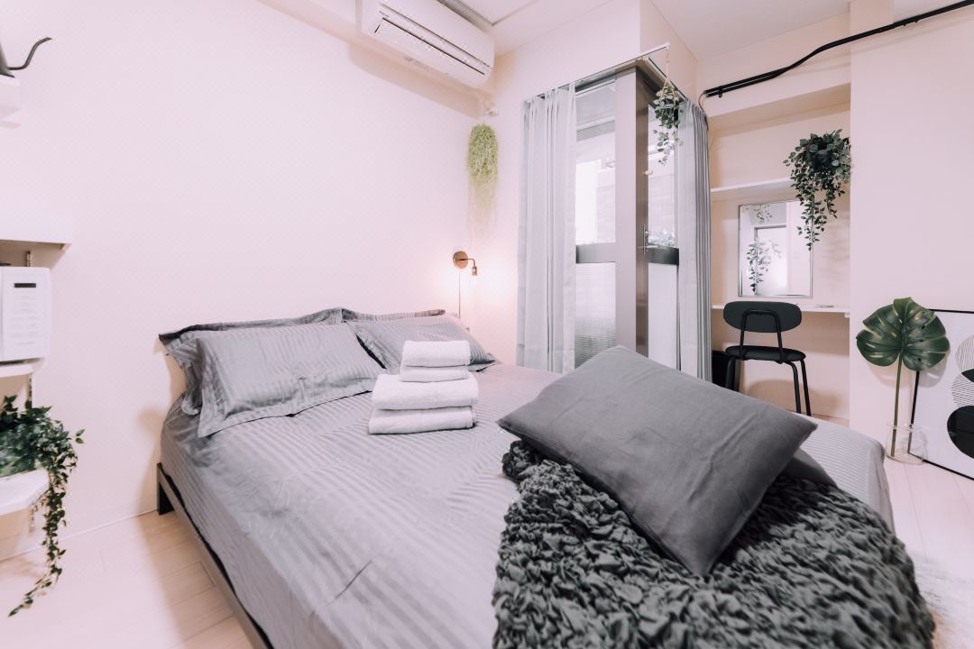 Minimalist Loft 2: Namba Compact Studio & 24/7 Gym