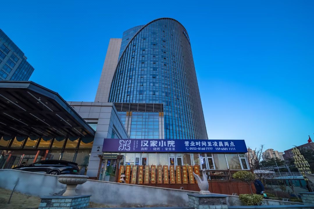 Hundred Hotel