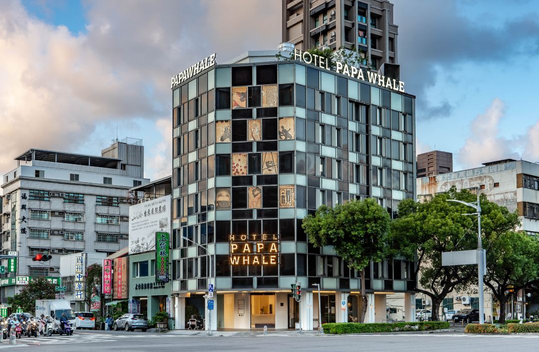 Papa Whale-Kaohsiung Formosa Boulevard