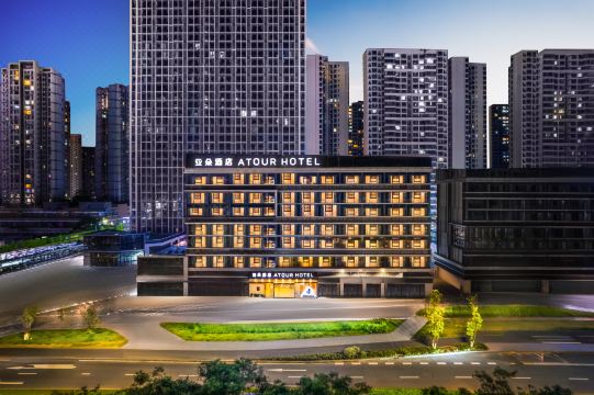 成都新都五糧液文化體育中心亞朵酒店