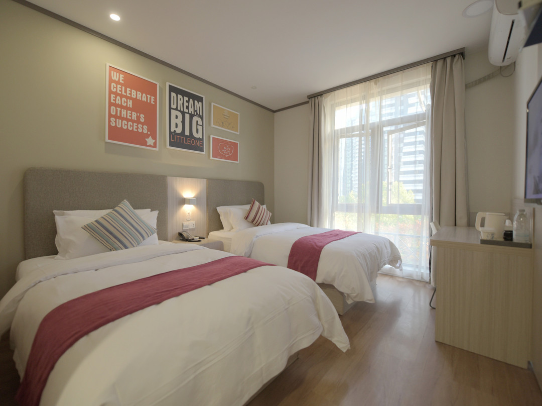 途宿酒店·精选(上海七宝古镇闵行体育公园店)主图