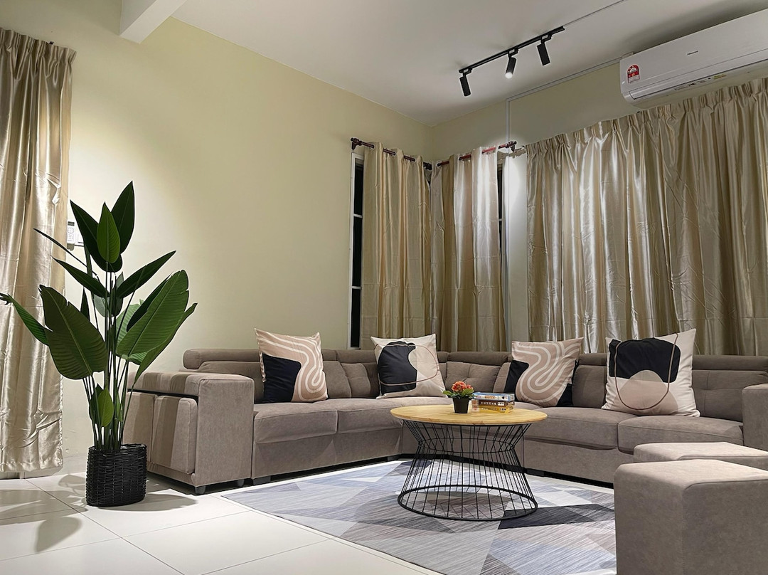 Heliconia Home 17 Pax Aeon Tebrau JB