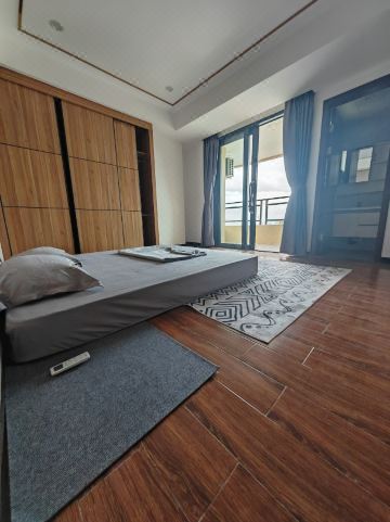 Musical fountain. Extra-large family room.