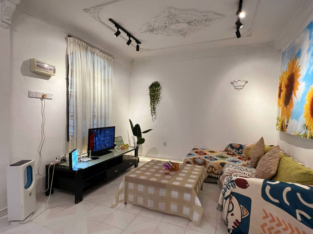 Vintage Comfort 3Bedroom Haus@LUNAS by Jovial