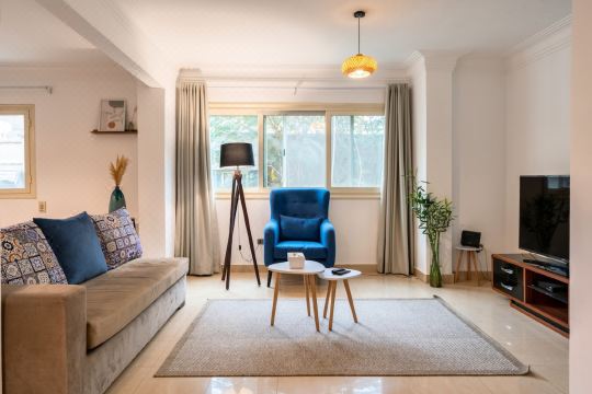 Modern Retreat | Smart TV | 2min to Riverfront