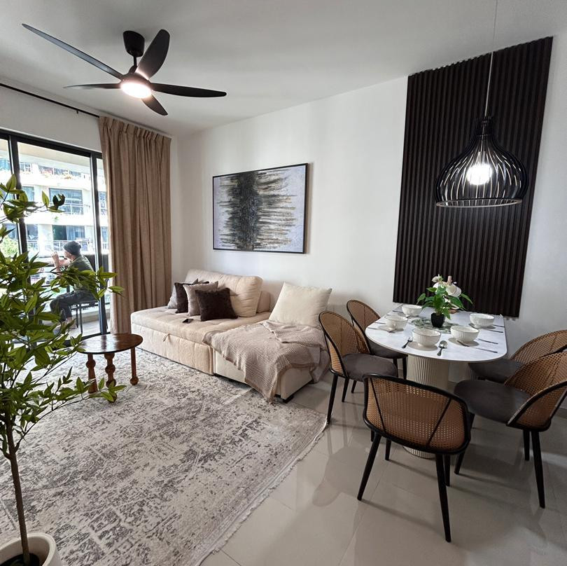 Modern Comfort Apartment in Forest City with Pool