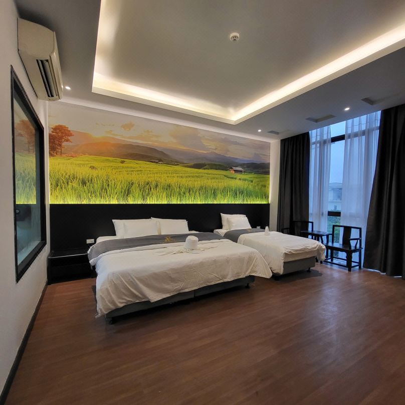 PICKLE HOTEL