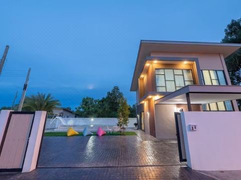 Green beach Pool Villa Pattaya