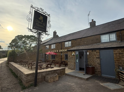 Milcombe酒店住宿-Horse and Groom Inn