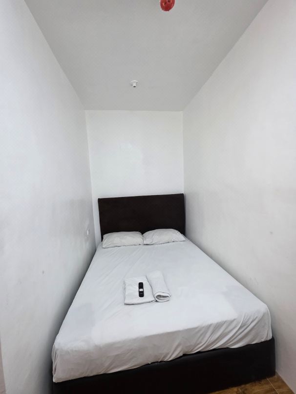 Room 208 studio type apartment yumi apt near SM clark
