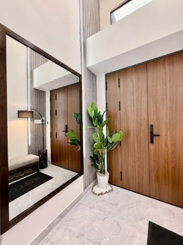 LYLAC Home Saigon TTT - Elegant 3BR 3BA Townhouse Roof Terrace Downtown D1