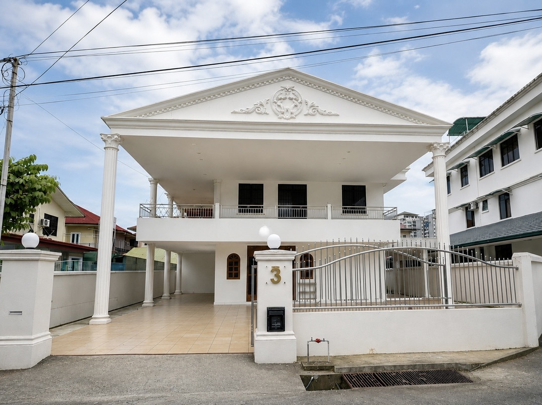 De Faye Residence