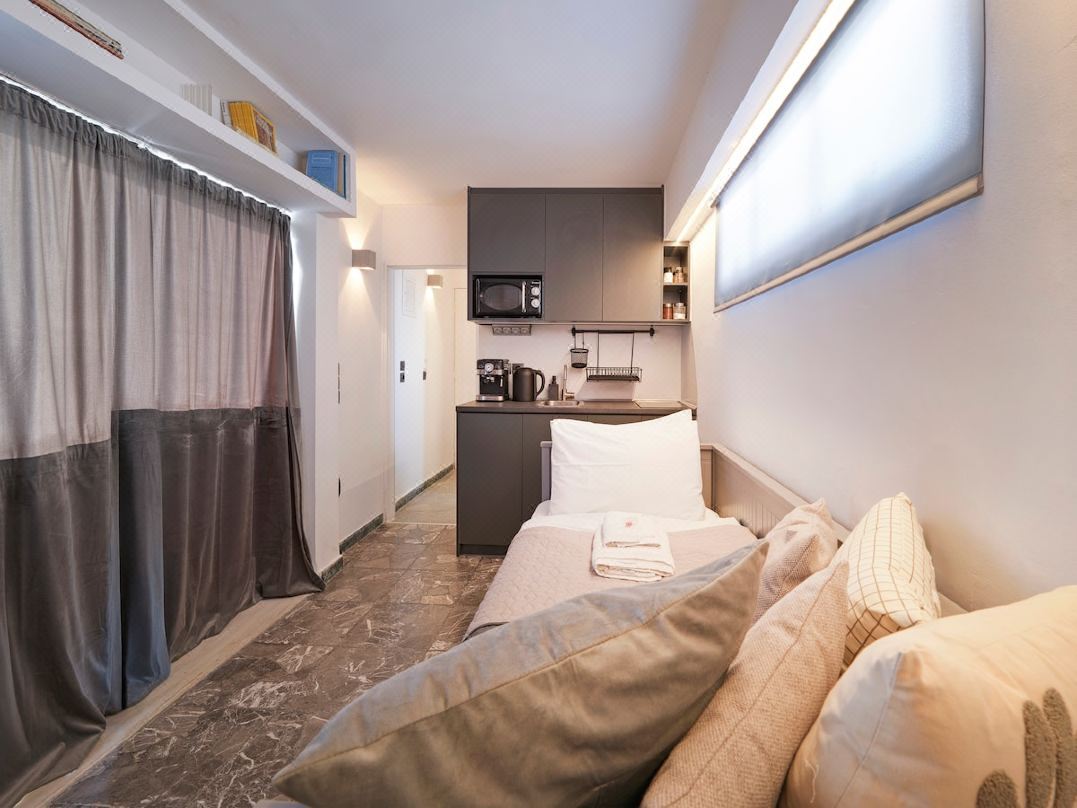 Athens at your feet, Fiber 1000Mbps + great view