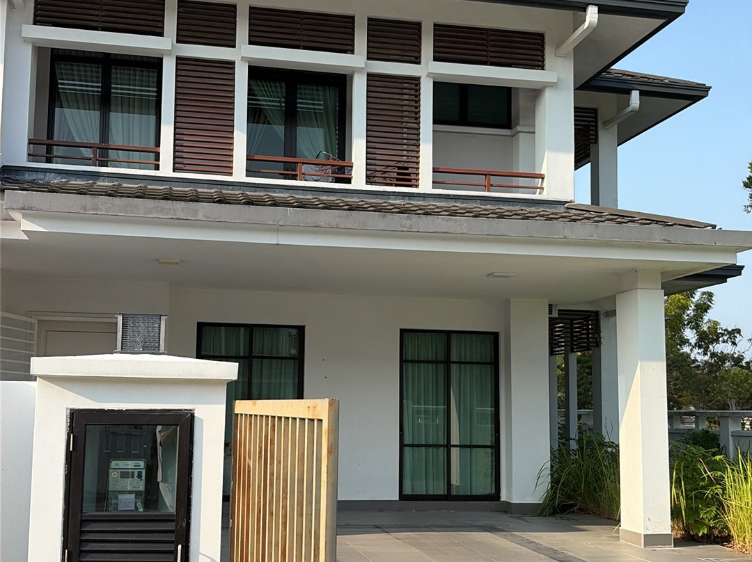 Queen Room in Bunglow Eco Majestic Semenyih