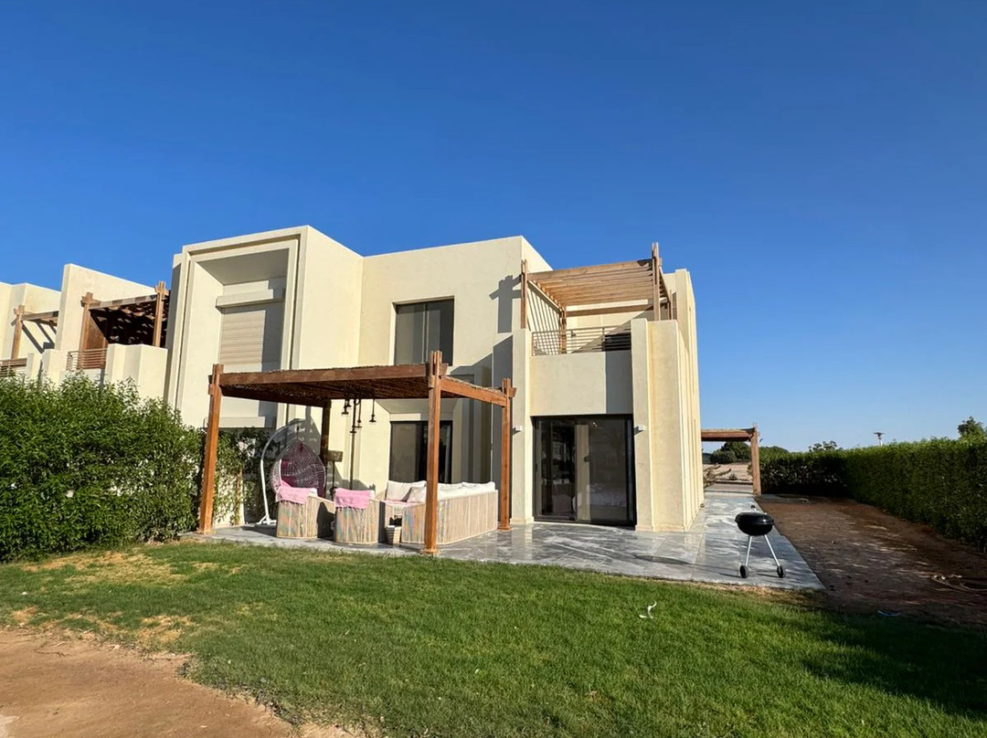 Shedwan corner townhouse, lagoon & sunset views