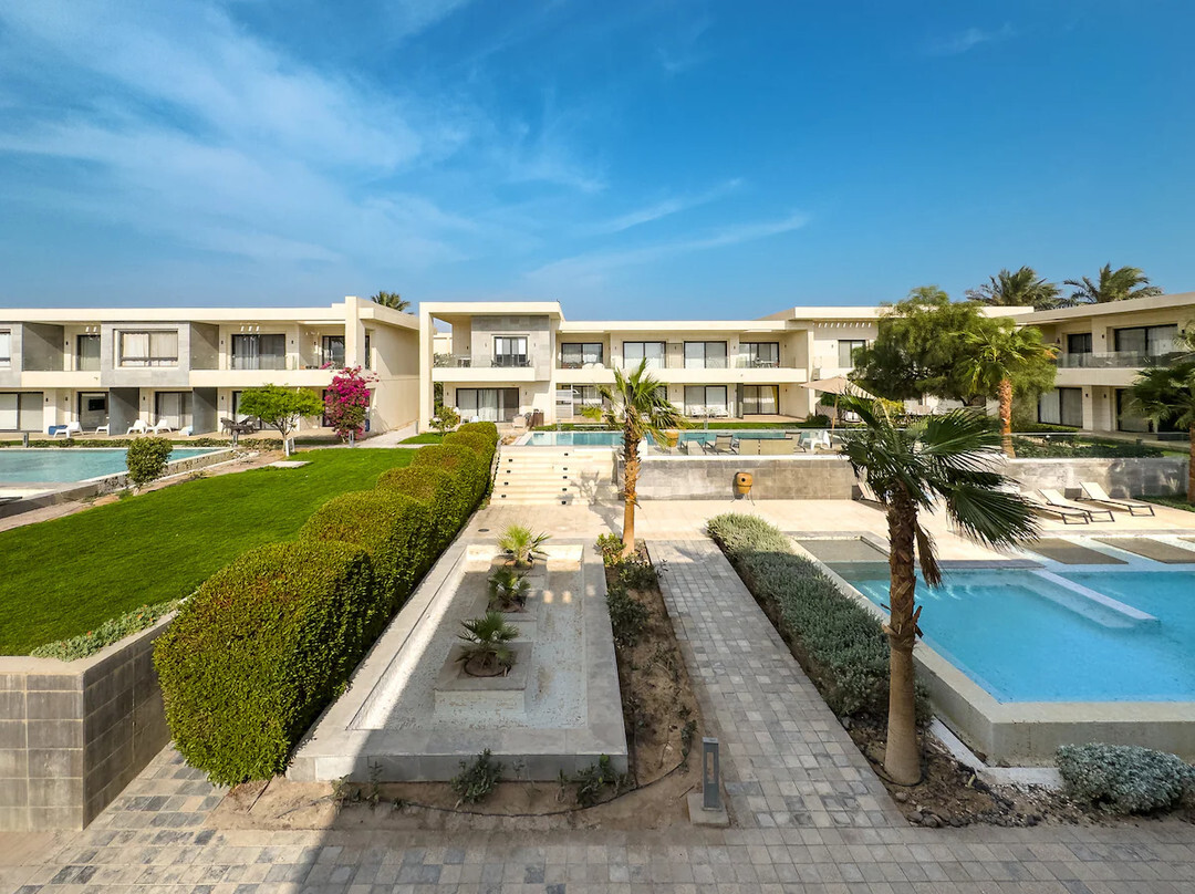 Double-Height 1BR | Pool views, G-Cribs