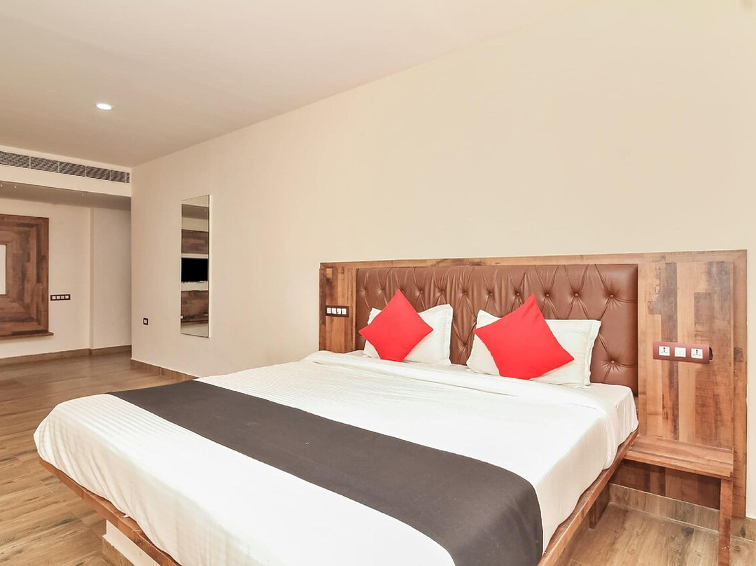 Adibatla酒店住宿-Collection O Hotel Surabhi