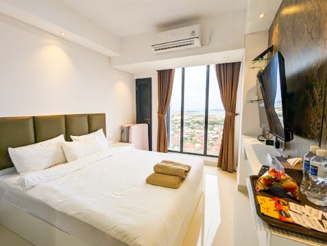 S&D Honeymoon Studio 2002 with Tantra Chair at Pollux