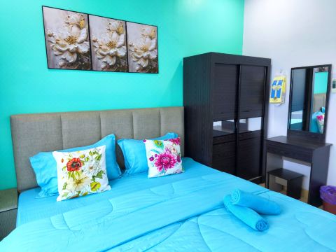 Family Fun Stay @ Kota Laksamana | TV Box | 6 Pax