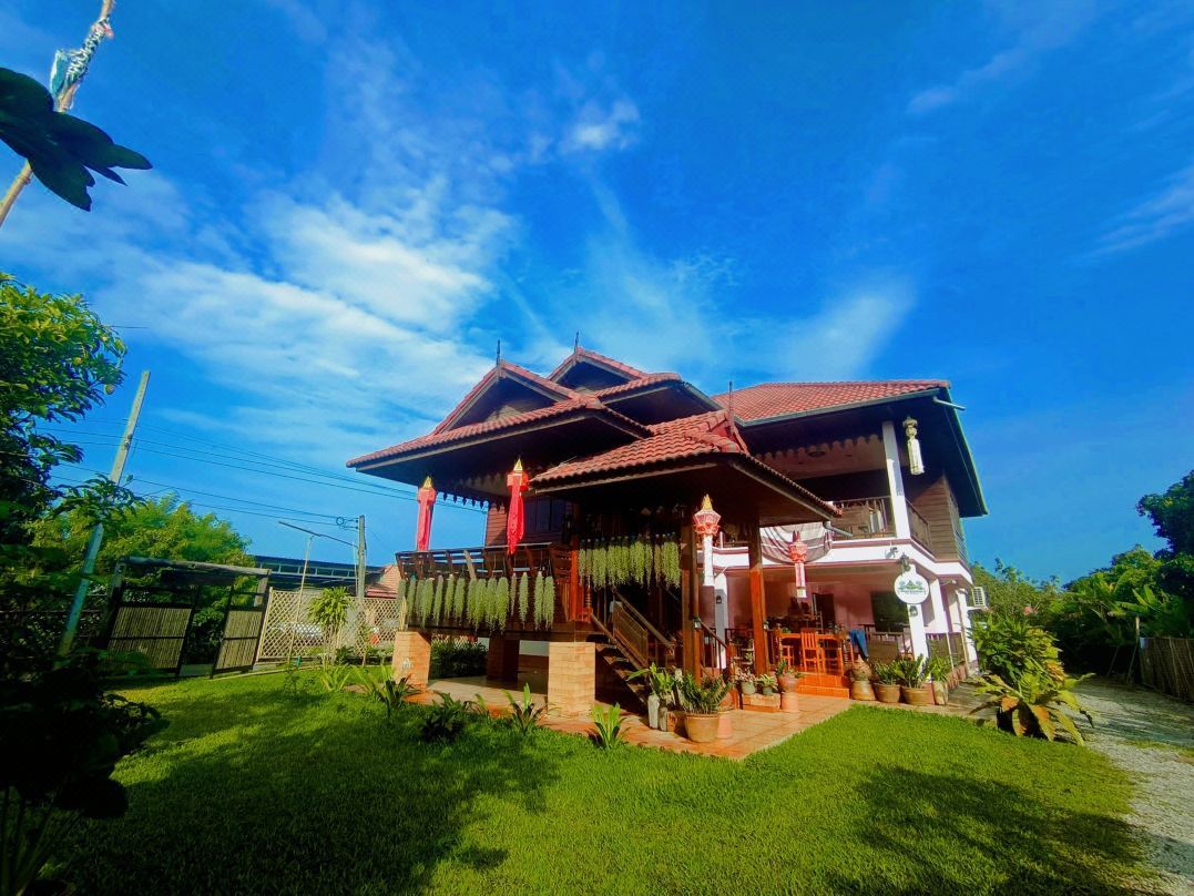 HuanKhumMaung LaPoon