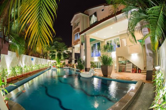 Ipoh Sky Pool Villa: 20 Pax with Kbox, Gym & BBQ