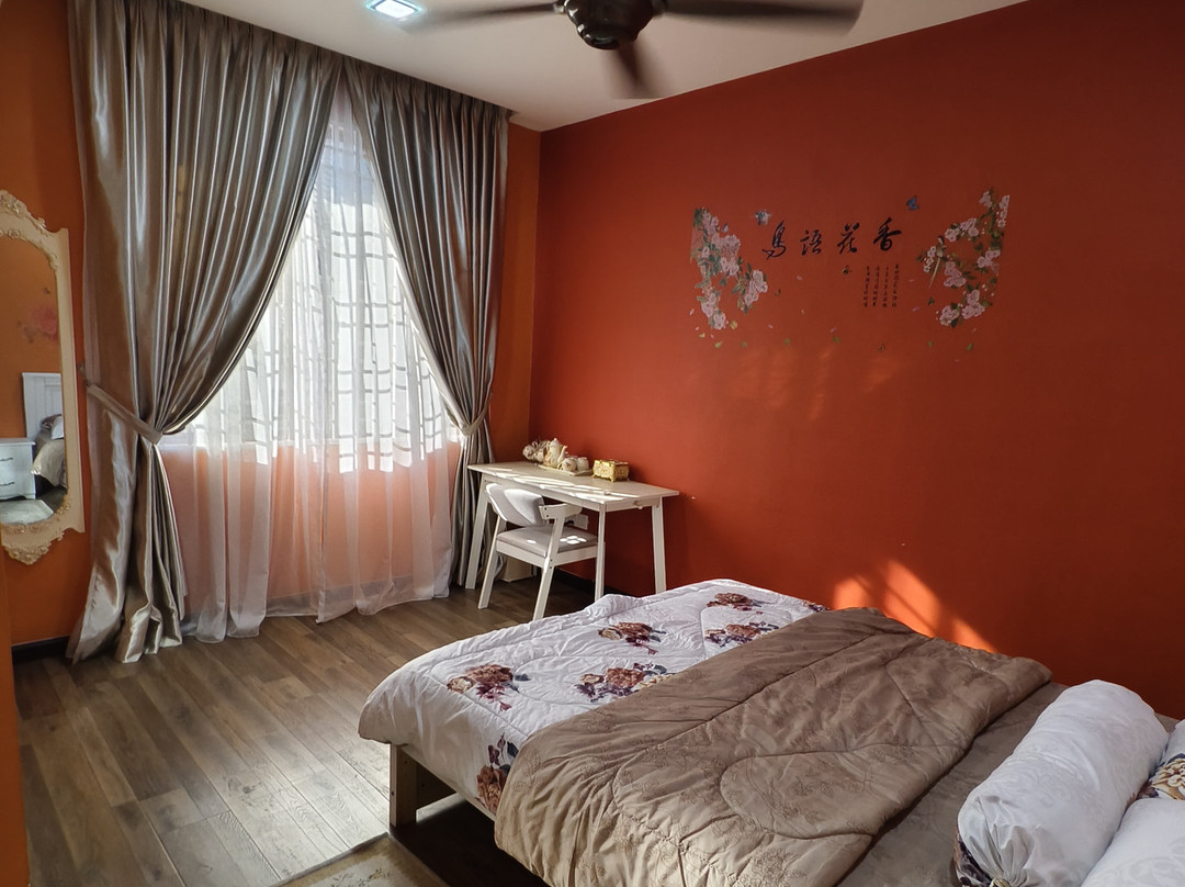 The Cozy Corner, Petite Retreat.