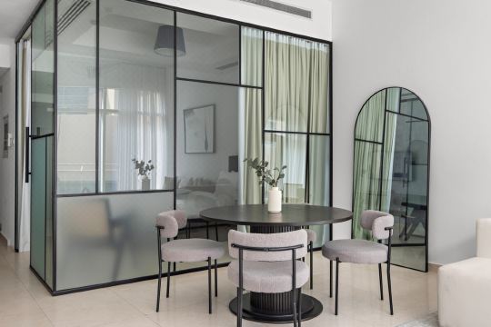 Contemporary 1BR w/ Extra Space Near Burj Khalifa