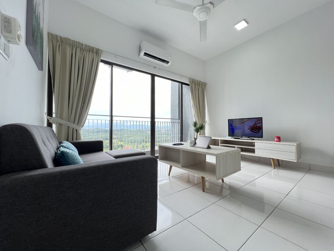 Residensi Lili 10 Mins to Aeon Nilai Shopping Mall Pool View 5PAX by BeeStay