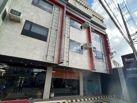 Pavia酒店住宿-Bhive Hotel