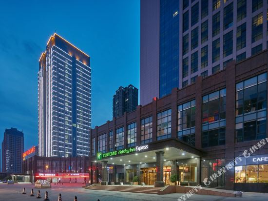 伊川滨河智选假日酒店