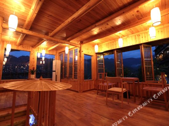 西江流风苗族非遗文化主题酒店