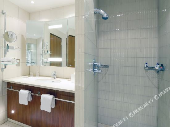 Canary Riverside Plaza Hotel Room Type - Deluxe King Room