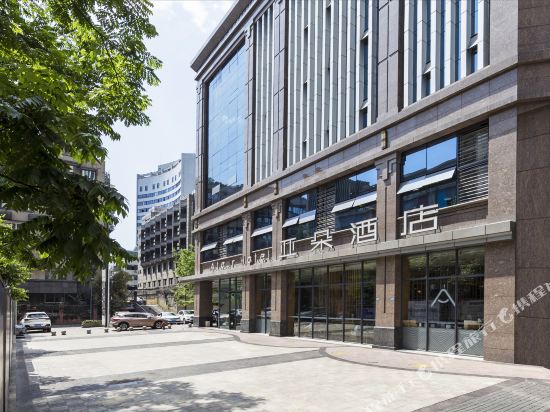 成都领馆区亚朵酒店