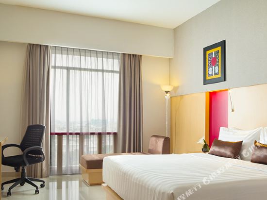 Santika Premiere Dyandra Hotel & Convention - Medan Room Type - Deluxe Queen Room